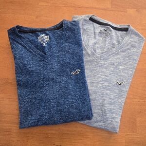Hollister Pair of Heathered V‑Neck Tees in Navy Blue & Light Blue. Mens Med
